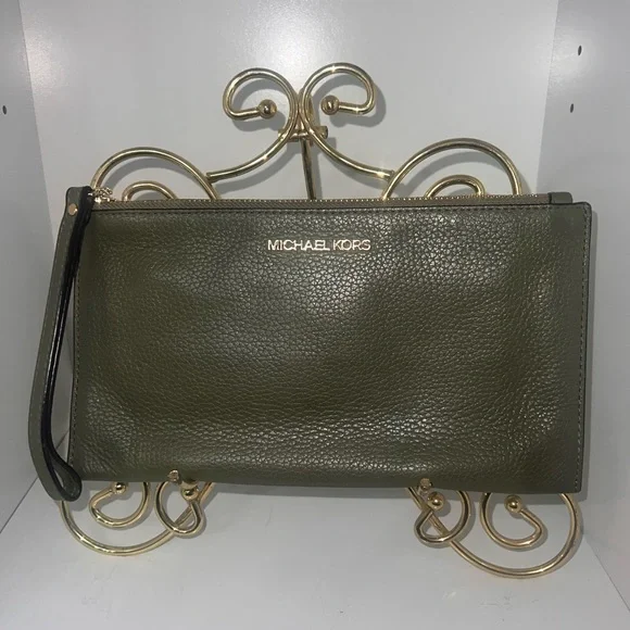 Michael Kors Clutch - Picture 6 of 8